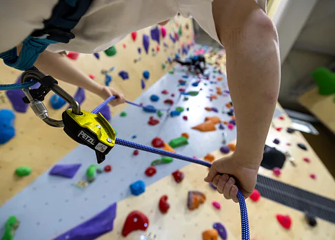 petzl_lezecke_steny